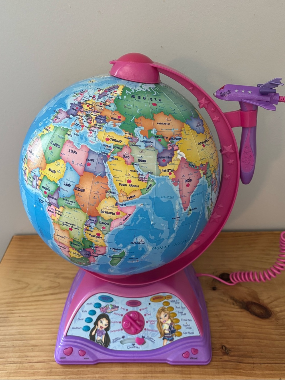 BRATZ  2006 vintage adventures of learning electronic globe